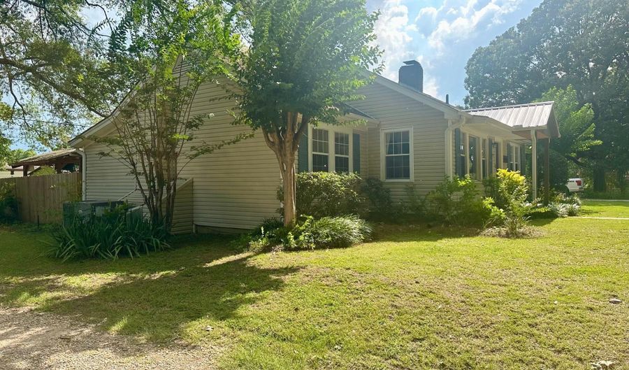 5775 Endville Rd, Tupelo, MS 38826 - 3 Beds, 2 Bath