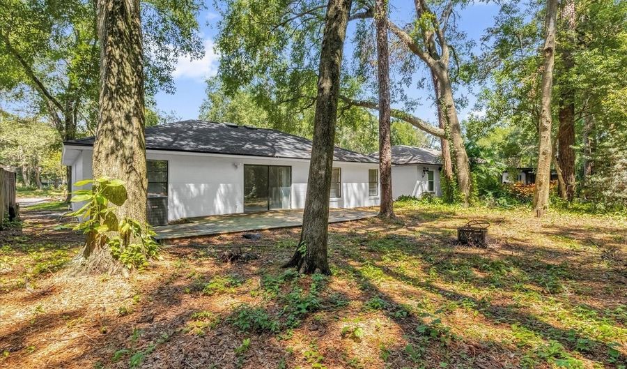 881 E TIMBERLAND Trl, Altamonte Springs, FL 32714 - 3 Beds, 2 Bath