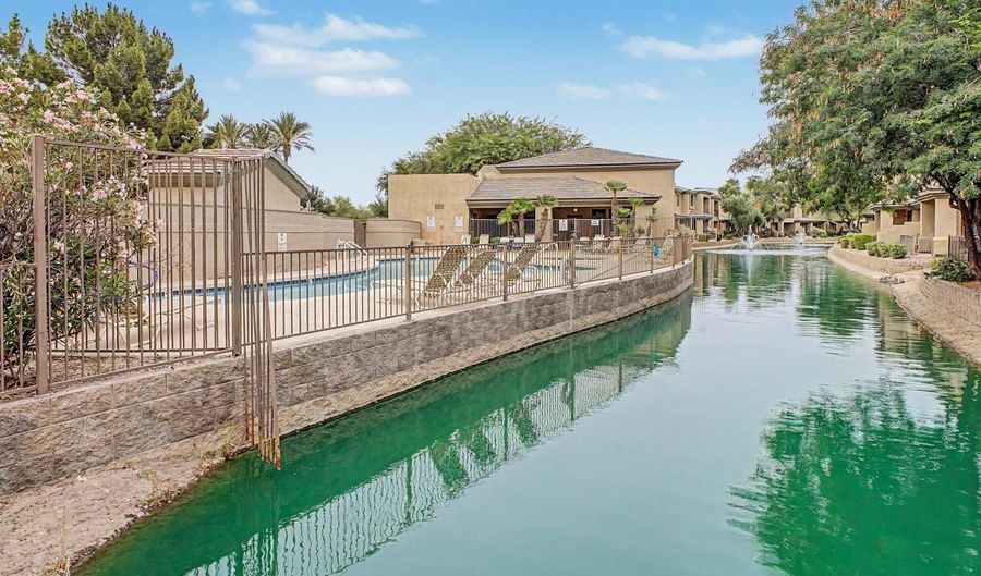 705 W QUEEN CREEK Rd 1179, Chandler, AZ 85248 - 2 Beds, 2 Bath