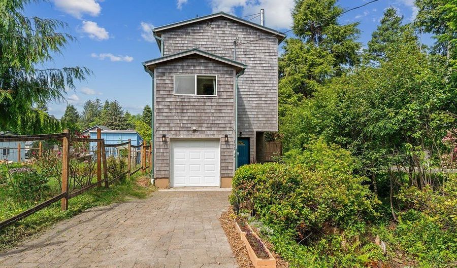 101 S Quadrant St, Rockaway Beach, OR 97136 - 3 Beds, 3 Bath