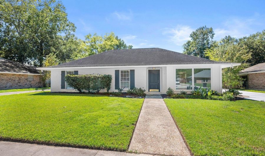 10312 Azrok Ave, Baton Rouge, LA 70809 - 3 Beds, 2 Bath