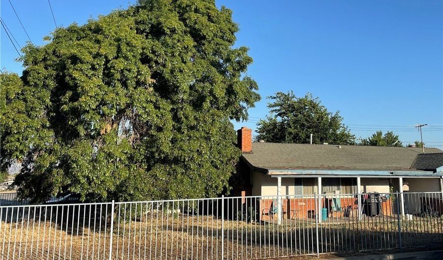 13590 Meadow St, Yucaipa, CA 92399 - 2 Beds, 2 Bath