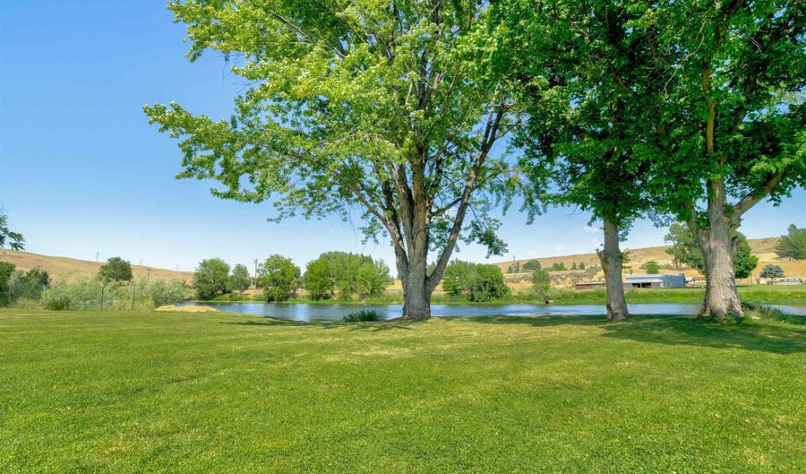 75509 N SR 225, Benton City, WA 99320 - 2 Beds, 2 Bath