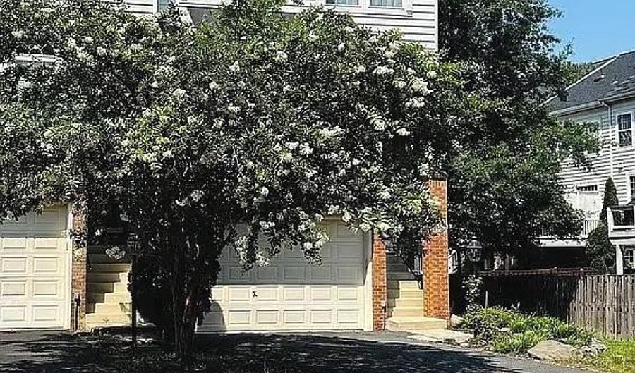 24721 CLOCK TOWER Sq, Aldie, VA 20105 - 3 Beds, 4 Bath