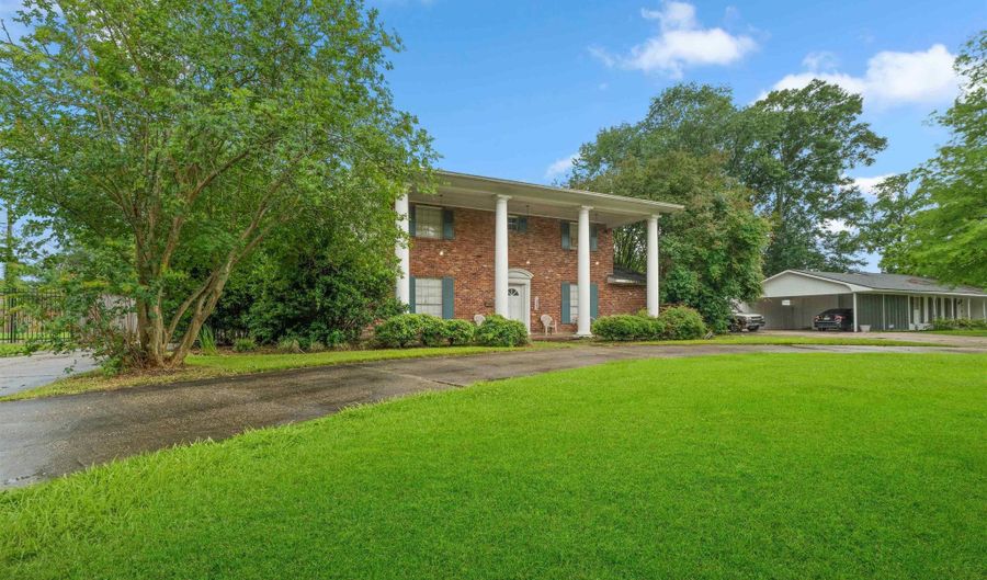 10588 Goodwood Blvd, Baton Rouge, LA 70815 - 5 Beds, 4 Bath