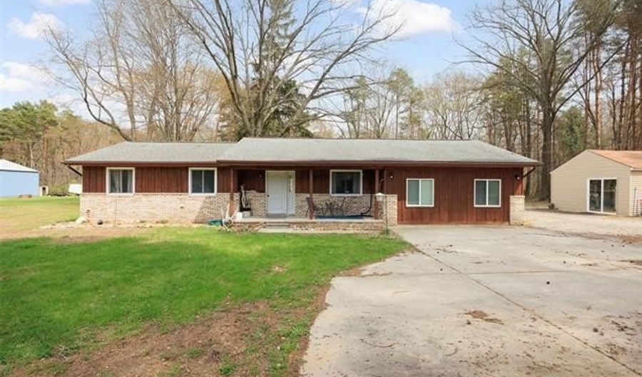 8639 Stone Rd, Algonac, MI 48001 - 3 Beds, 2 Bath