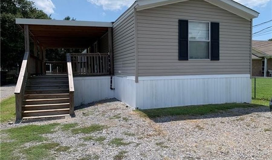 12586 HIGHWAY 11 Hwy, Belle Chasse, LA 70037 - 3 Beds, 2 Bath