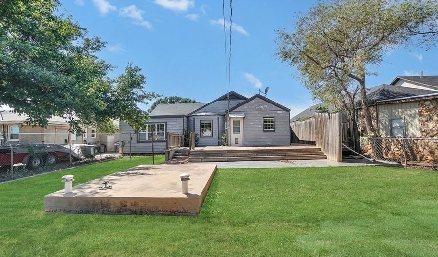 1422 N Hudson St, Altus, OK 73521 - 3 Beds, 2 Bath