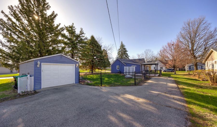 209 4th St SE, Altoona, IA 50009 - 3 Beds, 1 Bath