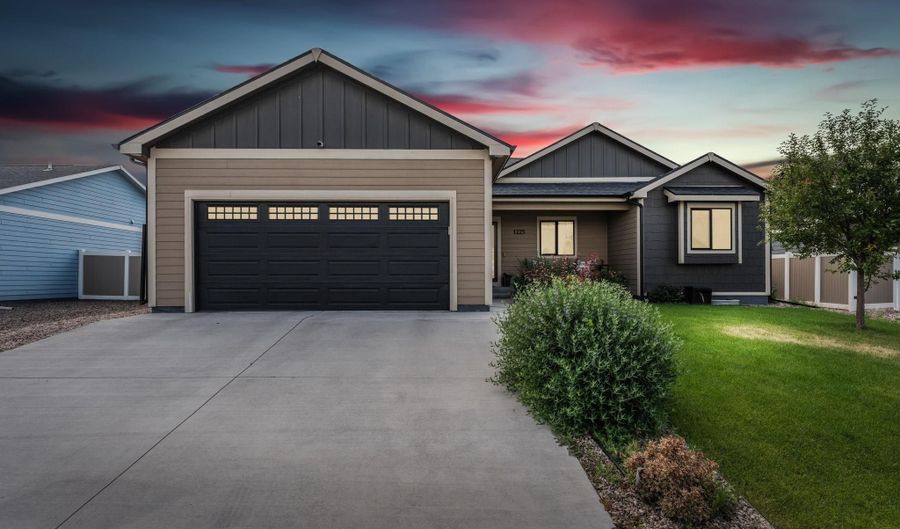 1225 RABBIT BRUSH Trl, Cheyenne, WY 82007 - 4 Beds, 3 Bath