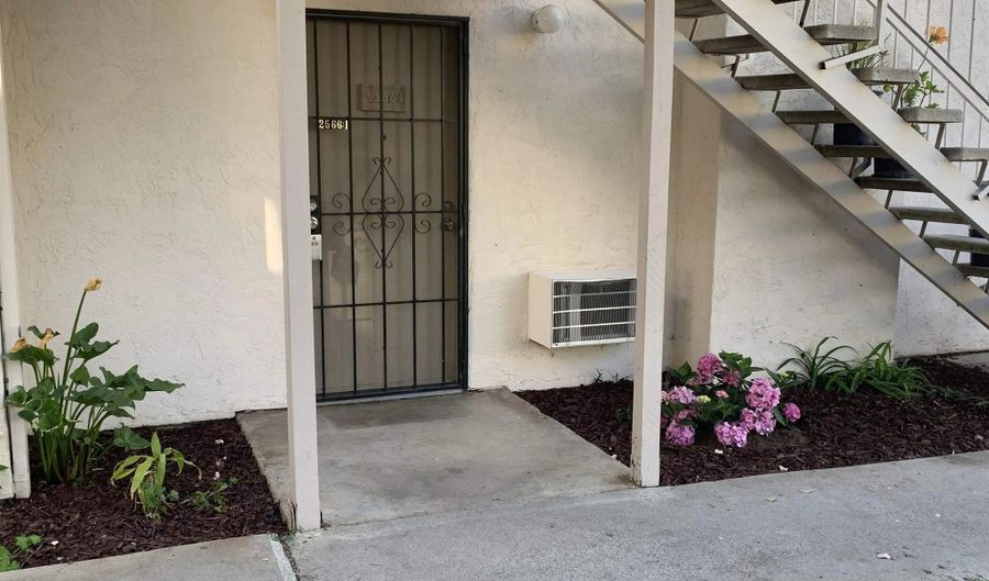 2566 WHITE OAK Pl 1, Escondido, CA 92027 - 3 Beds, 2 Bath