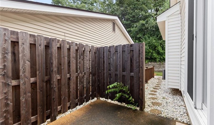 530 Spring Glen Dr, Ballwin, MO 63021 - 3 Beds, 3 Bath