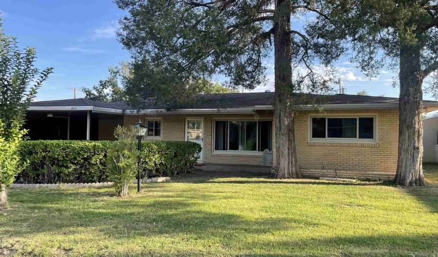 805 W Bullock Ave, Artesia, NM 88210 - 3 Beds, 2 Bath