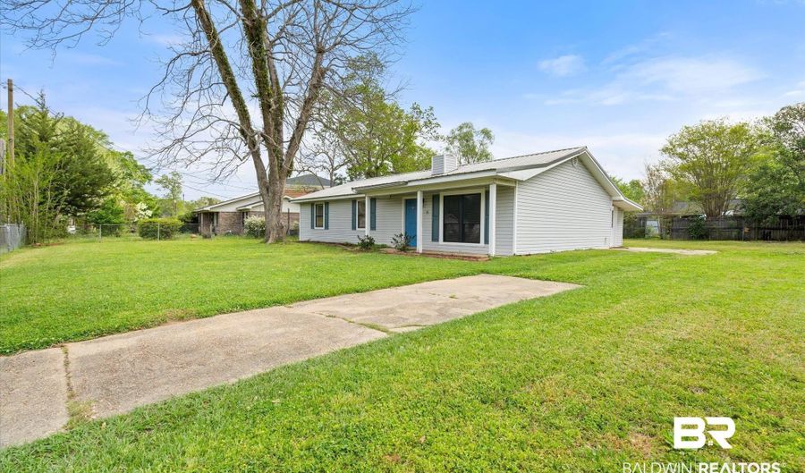 6 Morgan Cir, Bay Minette, AL 36507 - 3 Beds, 2 Bath