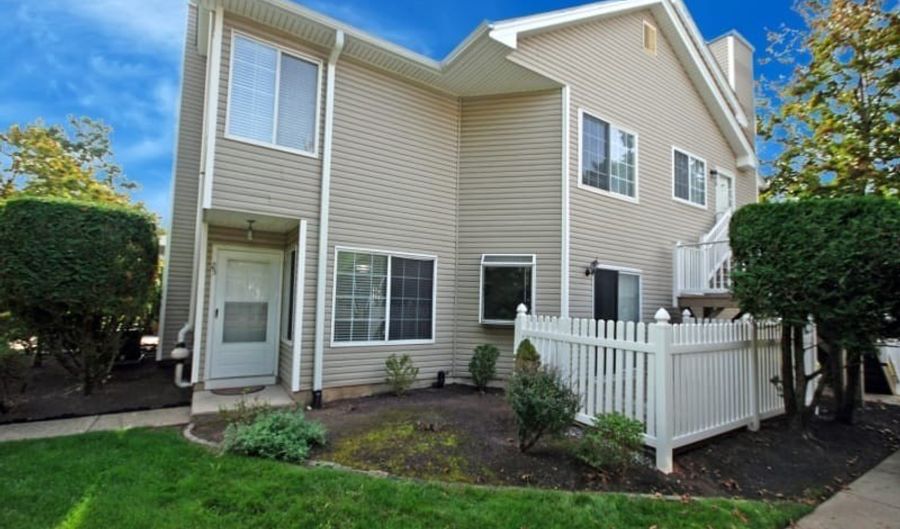 25 Stevens Ct, Bedminster, NJ 07921 - 2 Beds, 3 Bath