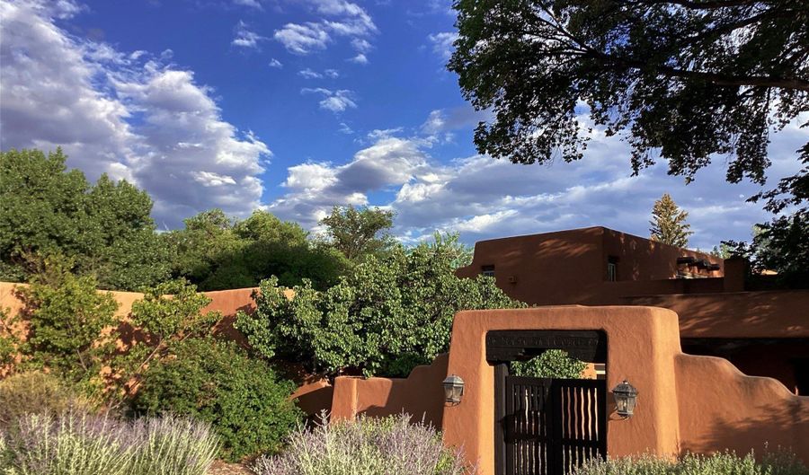 Rancho De Abiquiu, Abiquiu, NM 87510 - 8 Beds, 10 Bath
