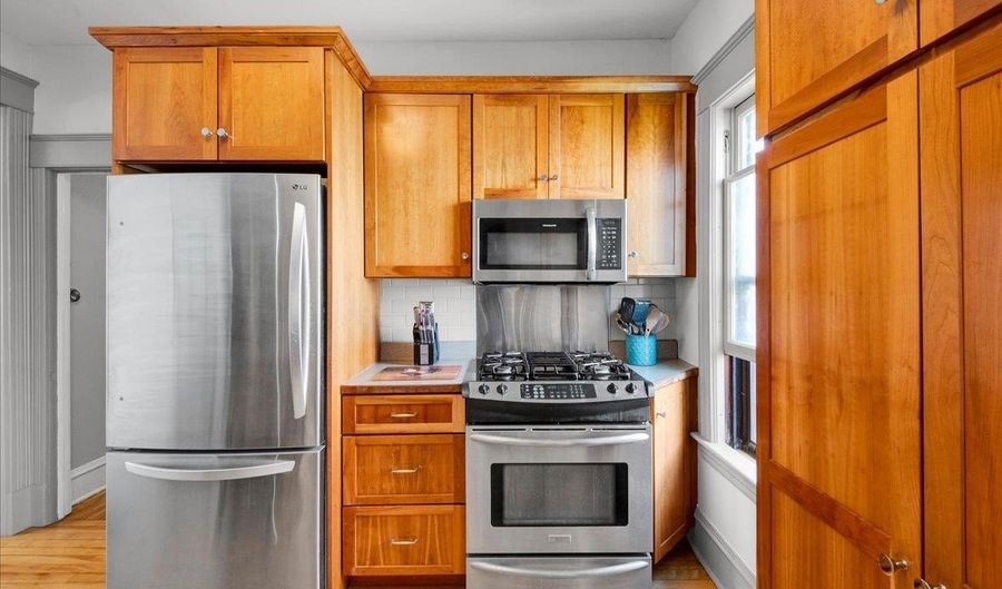 16 Isham St, Burlington, VT 05401 - 4 Beds, 4 Bath