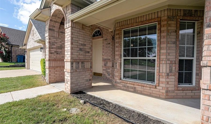 302 Howard Way Dr, Aledo, TX 76008 - 4 Beds, 2 Bath