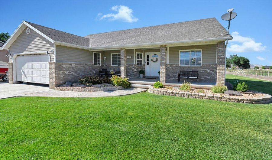 75 E 100 S, Central Valley, UT 84754 - 5 Beds, 3 Bath