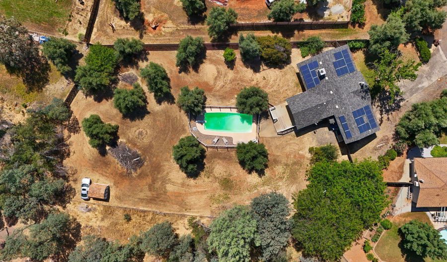 7033 Cerro Ct, Anderson, CA 96007 - 3 Beds, 2 Bath