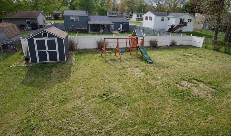 2220 Elm Trace St, Austintown, OH 44515 - 3 Beds, 2 Bath