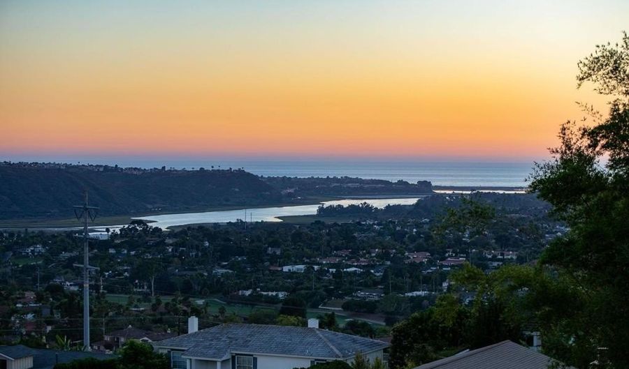 6817 Vianda Ct Ct, Carlsbad, CA 92009 - 5 Beds, 7 Bath