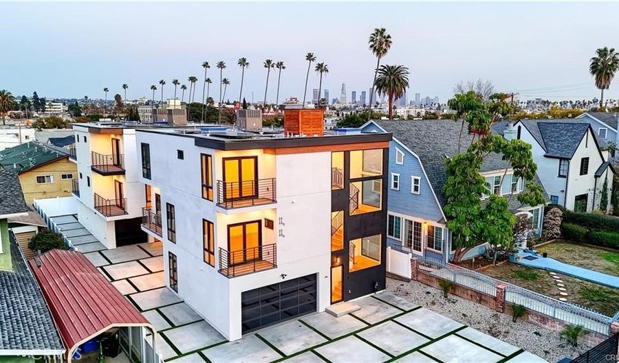 616 N Mariposa Ave, Los Angeles, CA 90004 - 12 Beds, 16 Bath