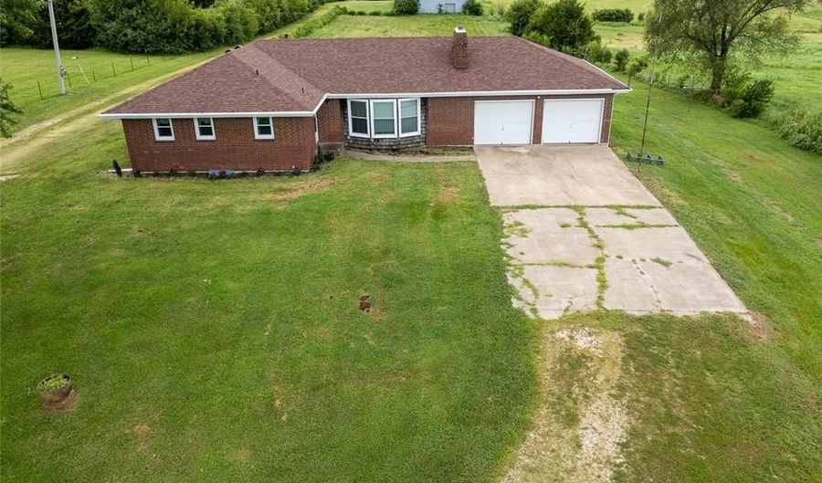 19701 163 St, Basehor, KS 66007 - 3 Beds, 2 Bath