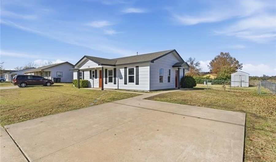 705 Palmetto Rd, Bartlesville, OK 74003 - 3 Beds, 2 Bath