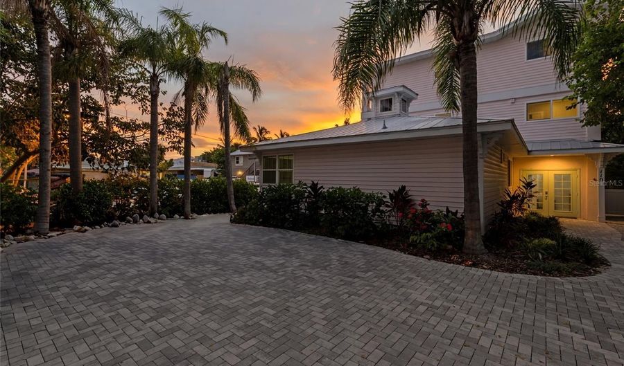 110 SPRING Ave, Anna Maria, FL 34216 - 5 Beds, 5 Bath