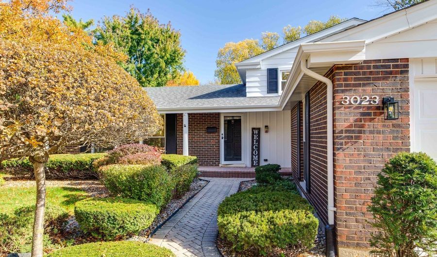3023 N Windsor Dr, Arlington Heights, IL 60004 - 3 Beds, 2 Bath