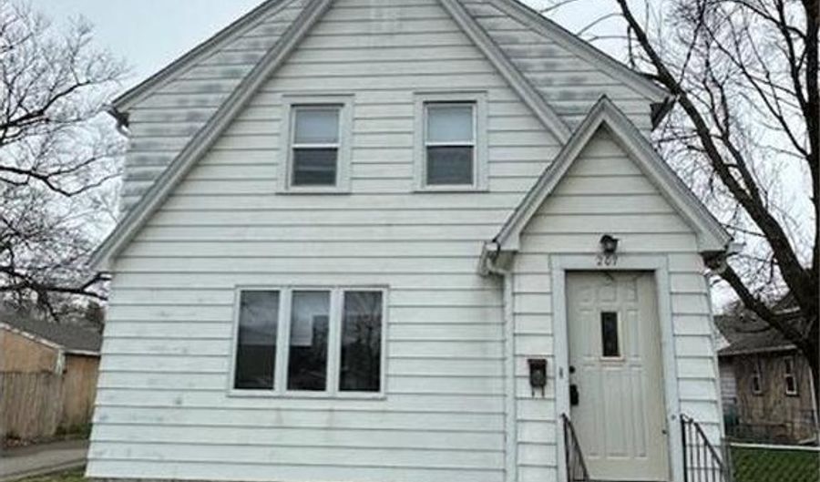 207 7th St SW, Austin, MN 55912 - 4 Beds, 2 Bath
