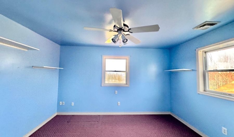1234 Mathews Dr, Blakeslee, PA 18610 - 4 Beds, 3 Bath