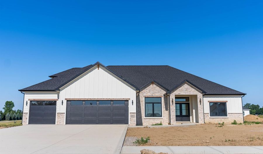 2217 Golfview Dr, Auburn, IN 46706 - 4 Beds, 3 Bath