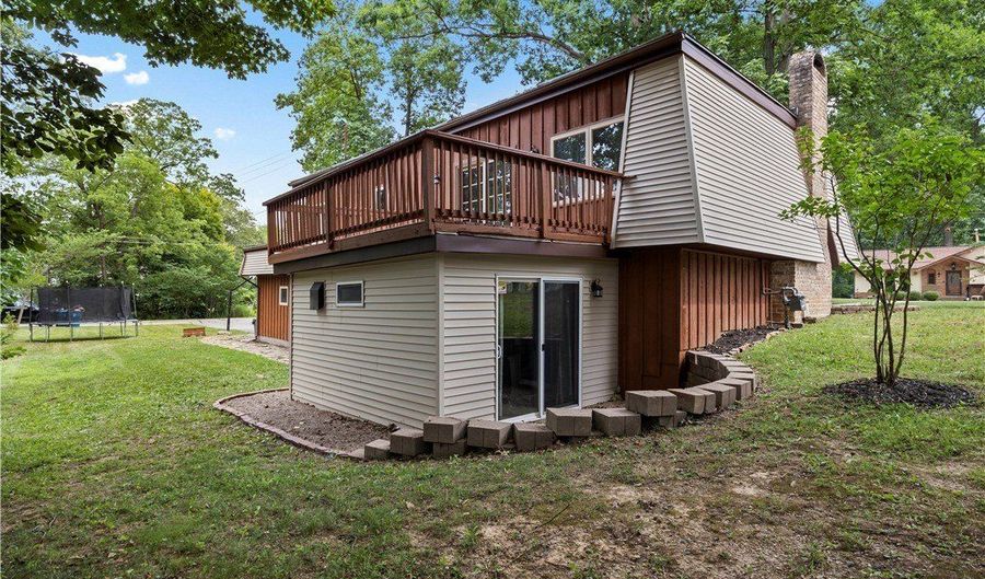 823 Willow Hollow Ct, Amherst, OH 44001 - 5 Beds, 3 Bath