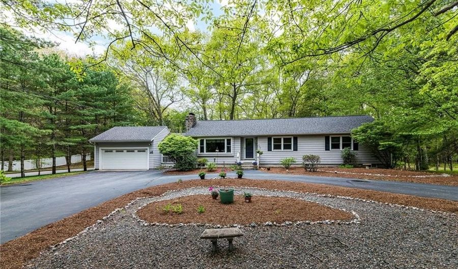 529 Shippeetown Rd, East Greenwich, RI 02818 - 3 Beds, 1 Bath