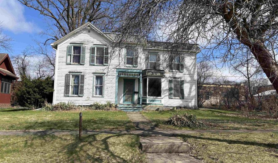 615 1st Ave, Ackley, IA 50601 - 4 Beds, 2 Bath