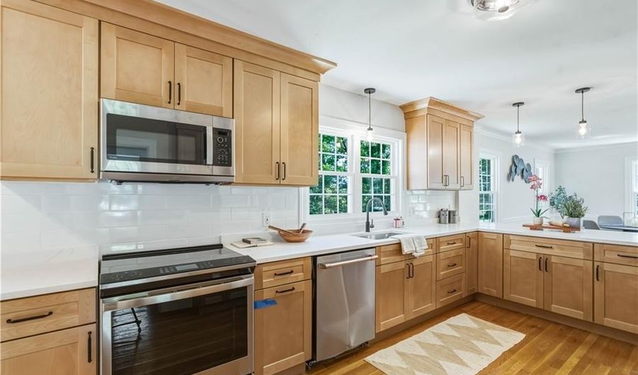 3 Sundale Rd, Cranston, RI 02921 - 3 Beds, 2 Bath