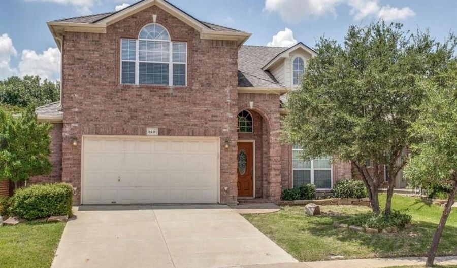 9601 Courtright Dr, Fort Worth, TX 76244 - 3 Beds, 3 Bath