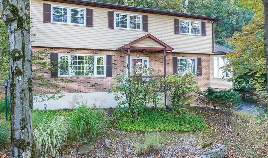310 4TH St, Reading, PA 19607 - 4 Beds, 3 Bath