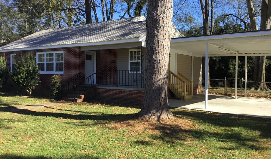 137 Oak St, Summerville, GA 30747 - 3 Beds, 1 Bath