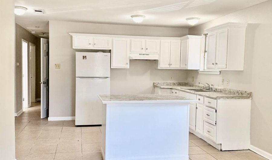 733 E Grant St, Baton Rouge, LA 70802 - 3 Beds, 2 Bath