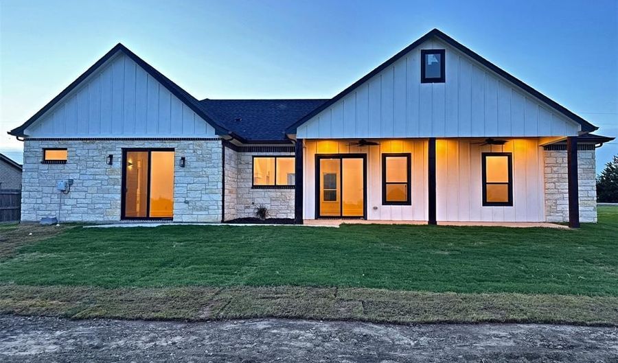 8236 Kelly Ln, Alvarado, TX 76009 - 4 Beds, 3 Bath