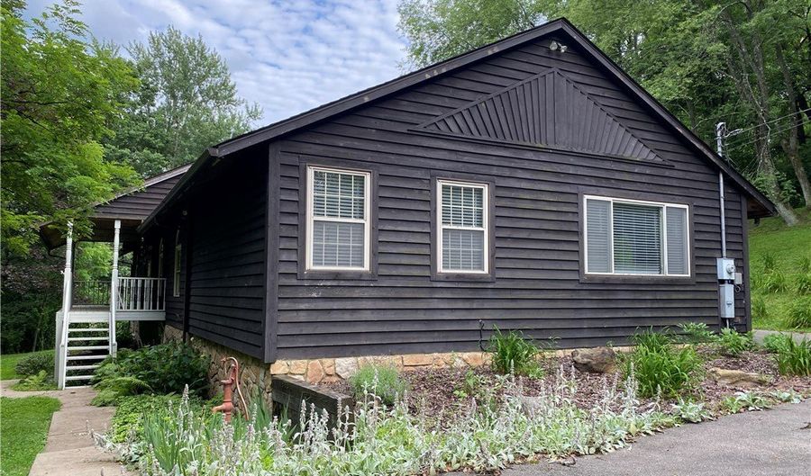 120 Alter Rd, Allegheny Twp., PA 15068 - 4 Beds, 2 Bath