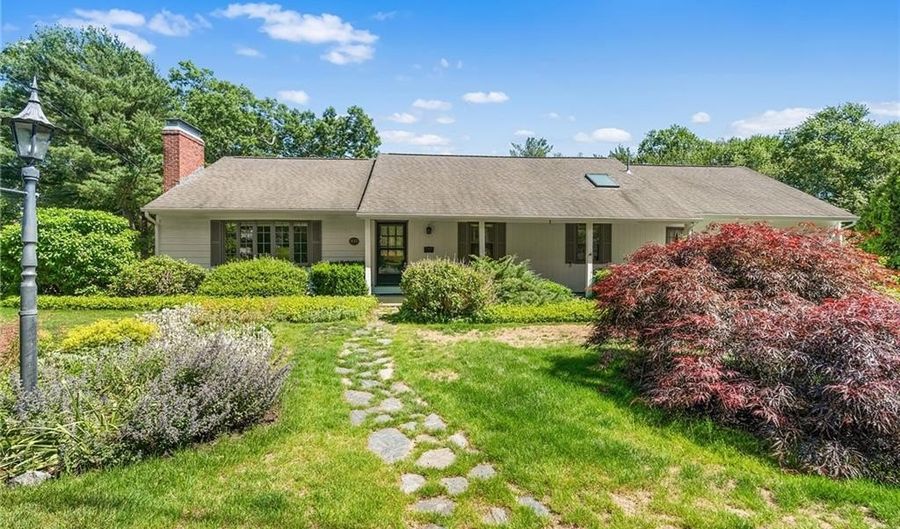 105 Fairfield Dr, North Kingstown, RI 02852 - 3 Beds, 2 Bath
