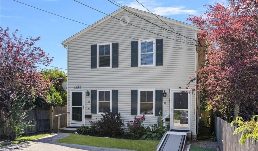 47 North Rd B, Jamestown, RI 02835 - 3 Beds, 1 Bath