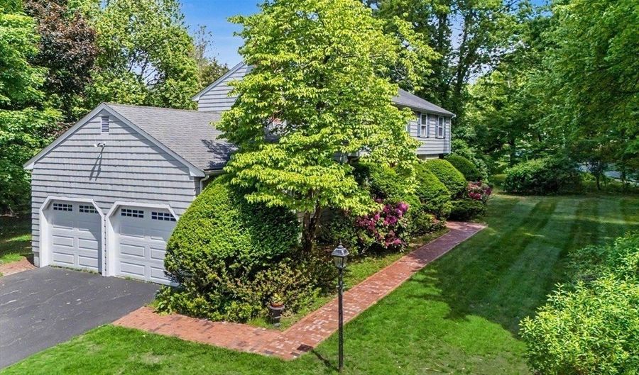 1 Bridle Path Rd, Andover, MA 01810 - 4 Beds, 3 Bath