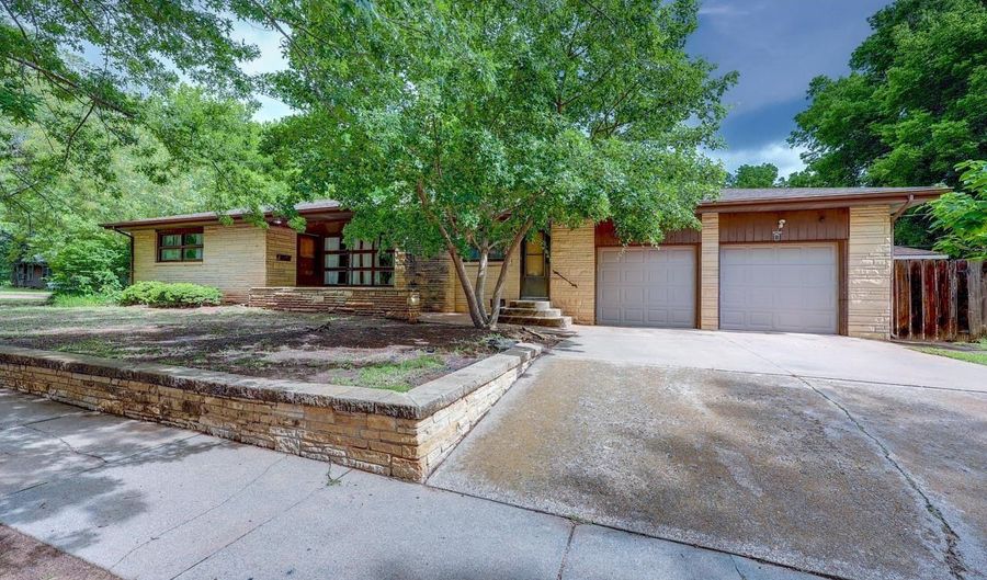 424 W Birch Ave, Arkansas City, KS 67005 - 3 Beds, 2 Bath