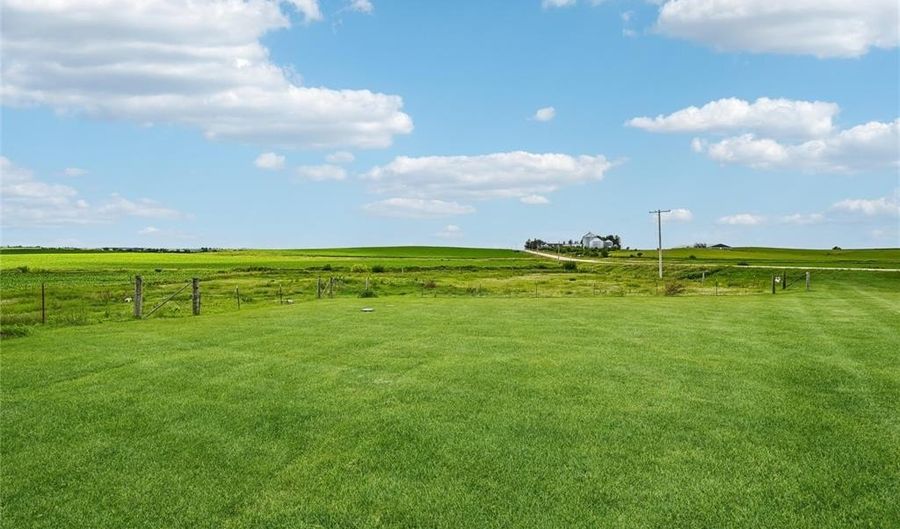 17851 County Rd E45, Anamosa, IA 52205 - 6 Beds, 4 Bath