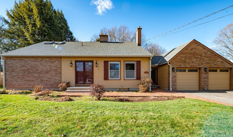 975 Wolf Hill Rd, Cheshire, CT 06410 - 3 Beds, 3 Bath